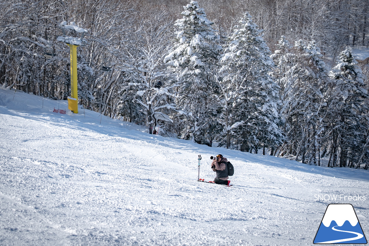 カムイスキーリンクス｜この上ないほど澄んだ青空と極上のパウダースノー。やっぱり『カムイ』は外れない！